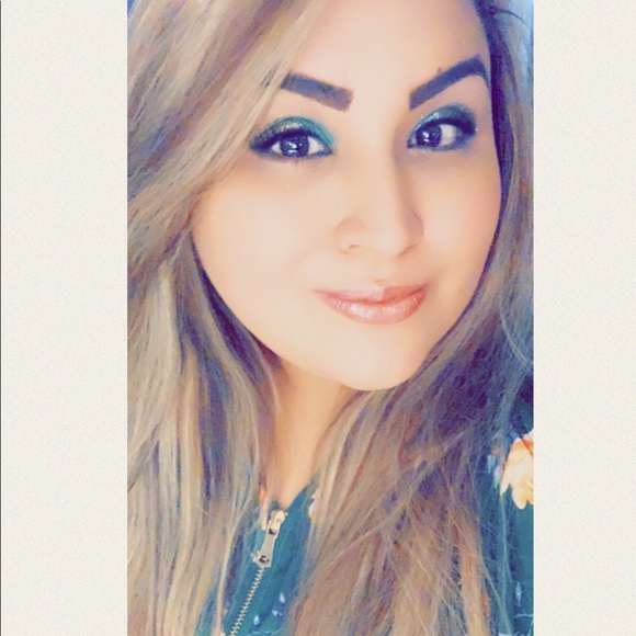 Meet your Posher, Yolanda - Picture 1 of 1